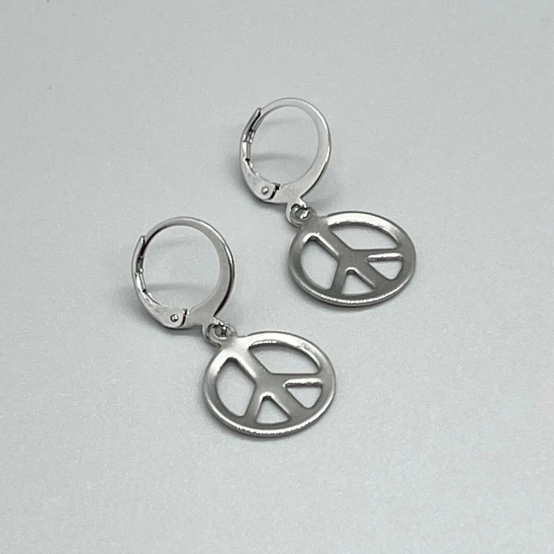 Go Ethnic Fashion - Pendientes de acero inoxidable con signo