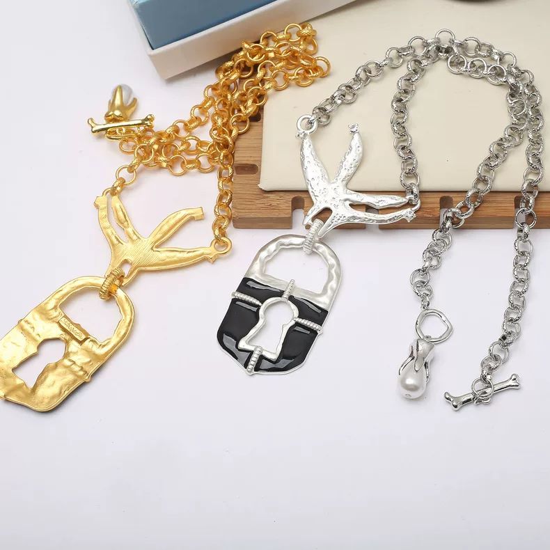 Collar con colgante de esmalte - Women'S Ethnic Fashion Brands reseña y precio